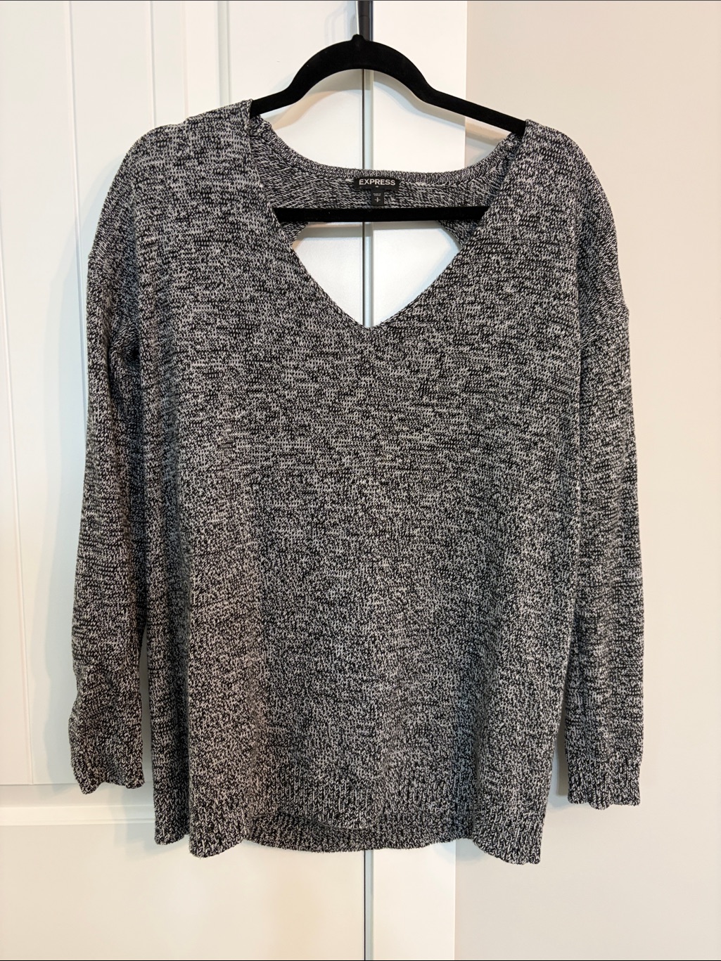 Express Women's Black & White Marled V-Neck Sweater